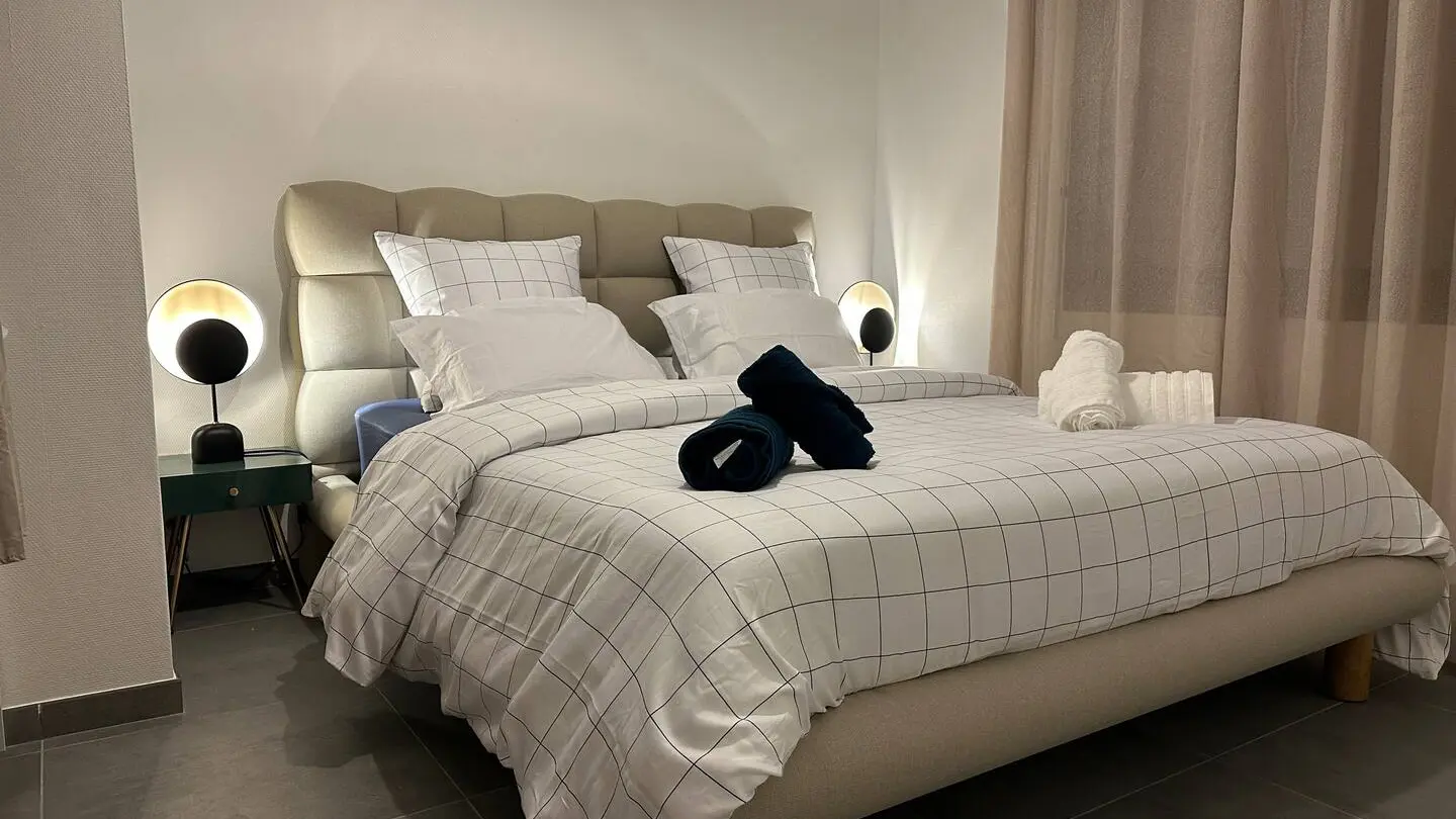 Chambre avec lit en 160 cm