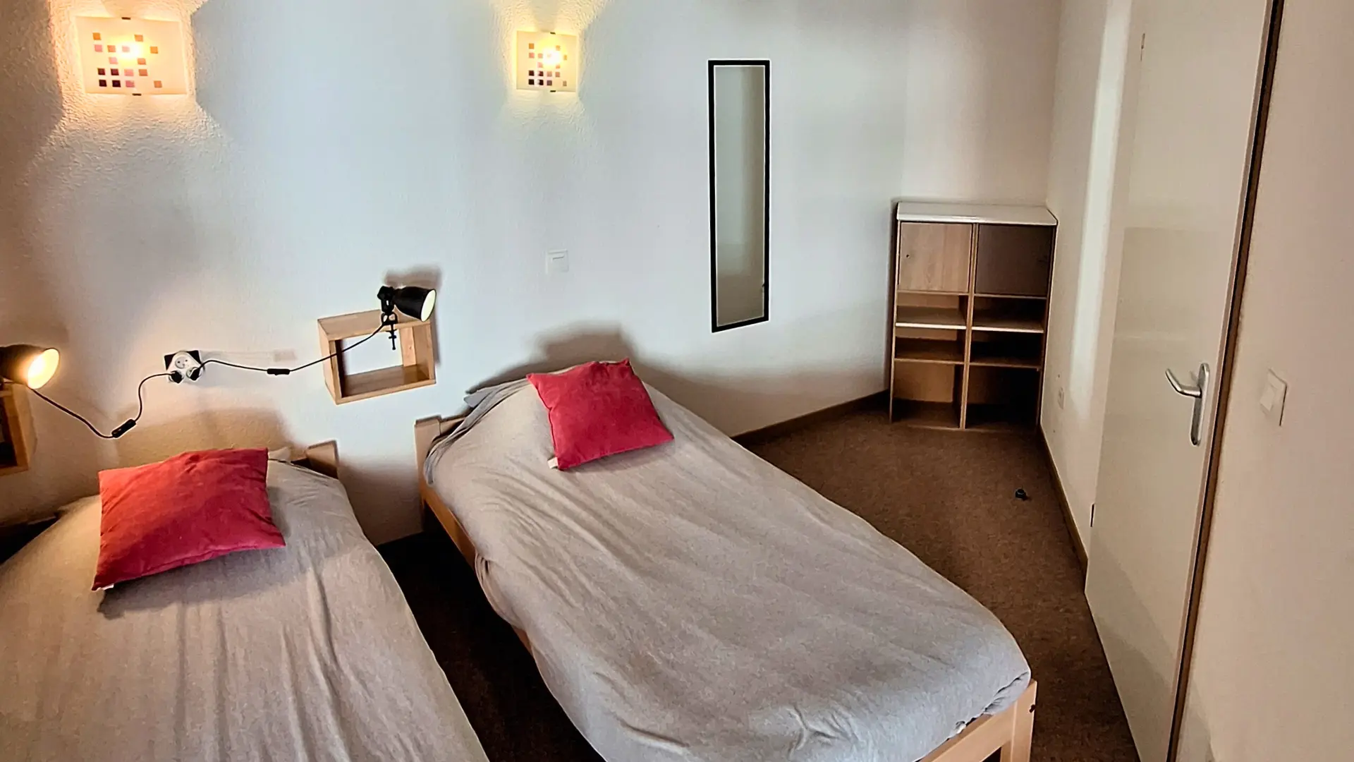 Chambre avec deux lits en 90 cm