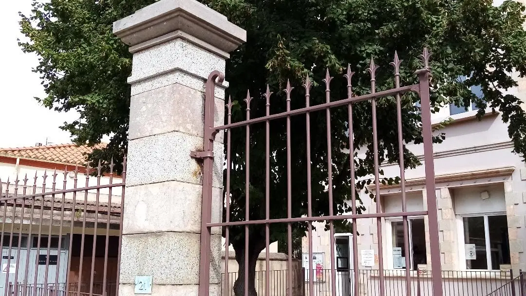 extérieur avec logo