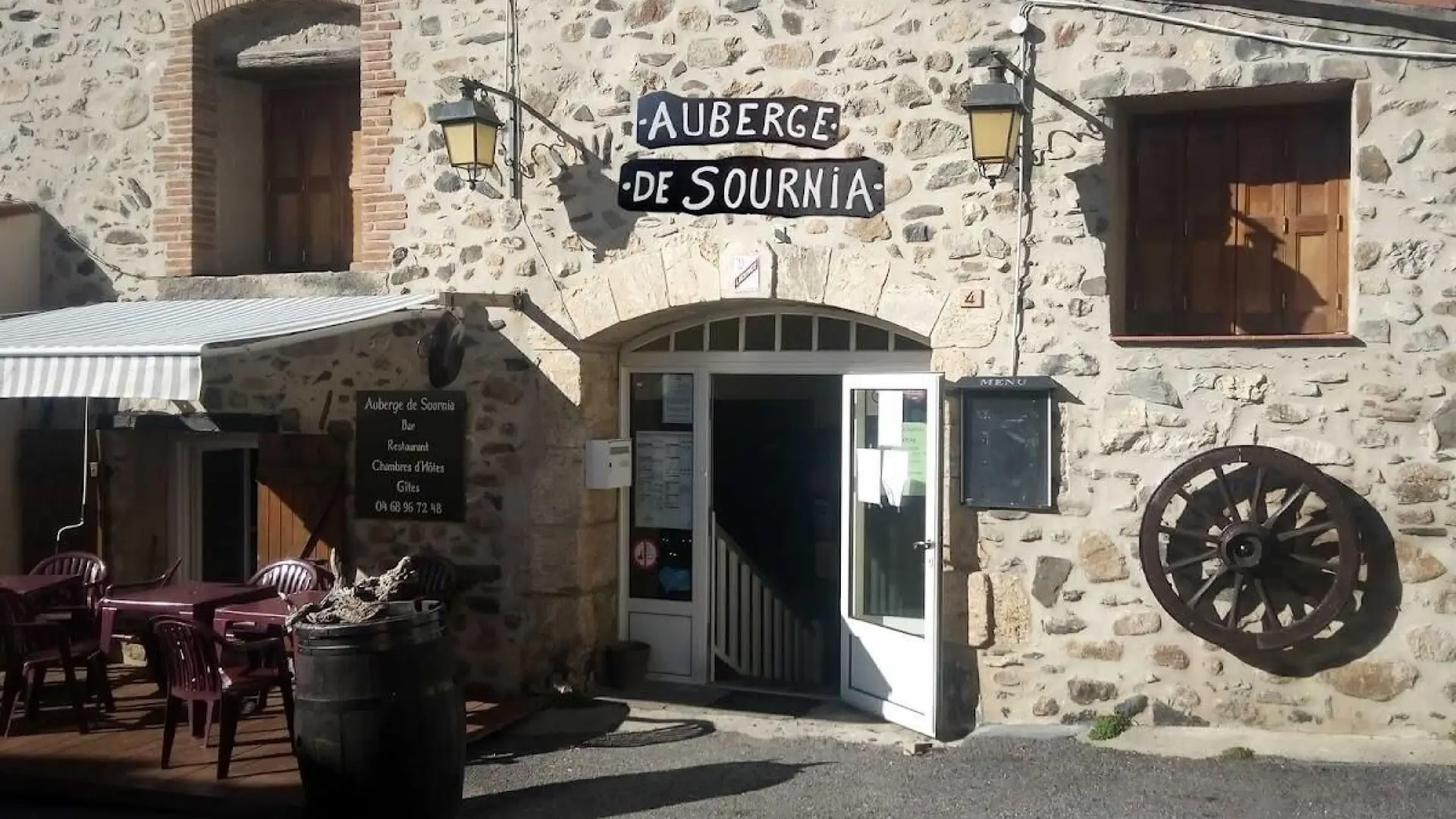 facade - auberge de sournia - navajas gilles