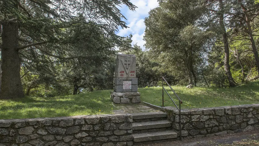 font_frede_borne_de_evadns_46_juin_2013