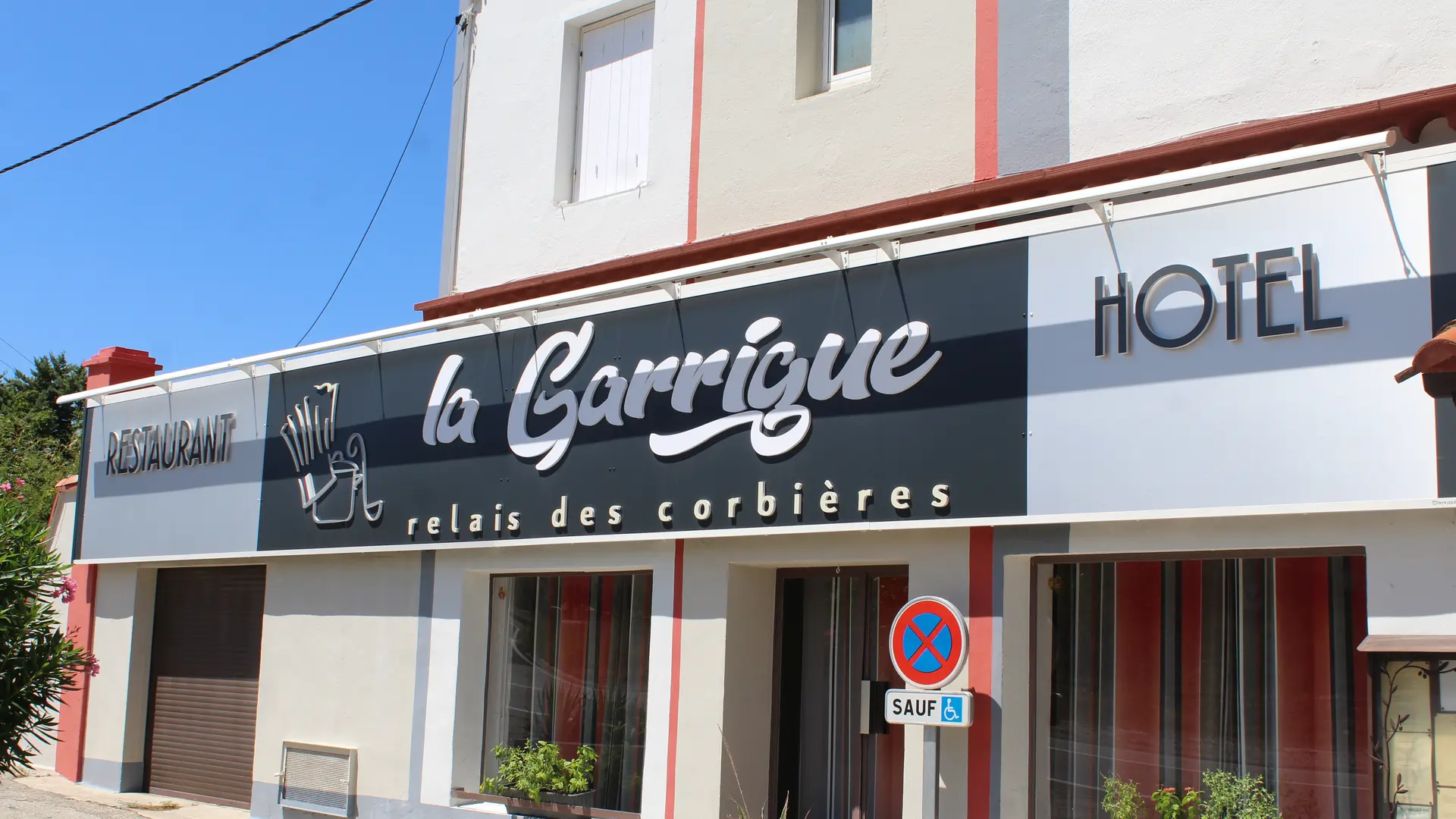 hotel restaurant - le relais des corbières - la garrigue
