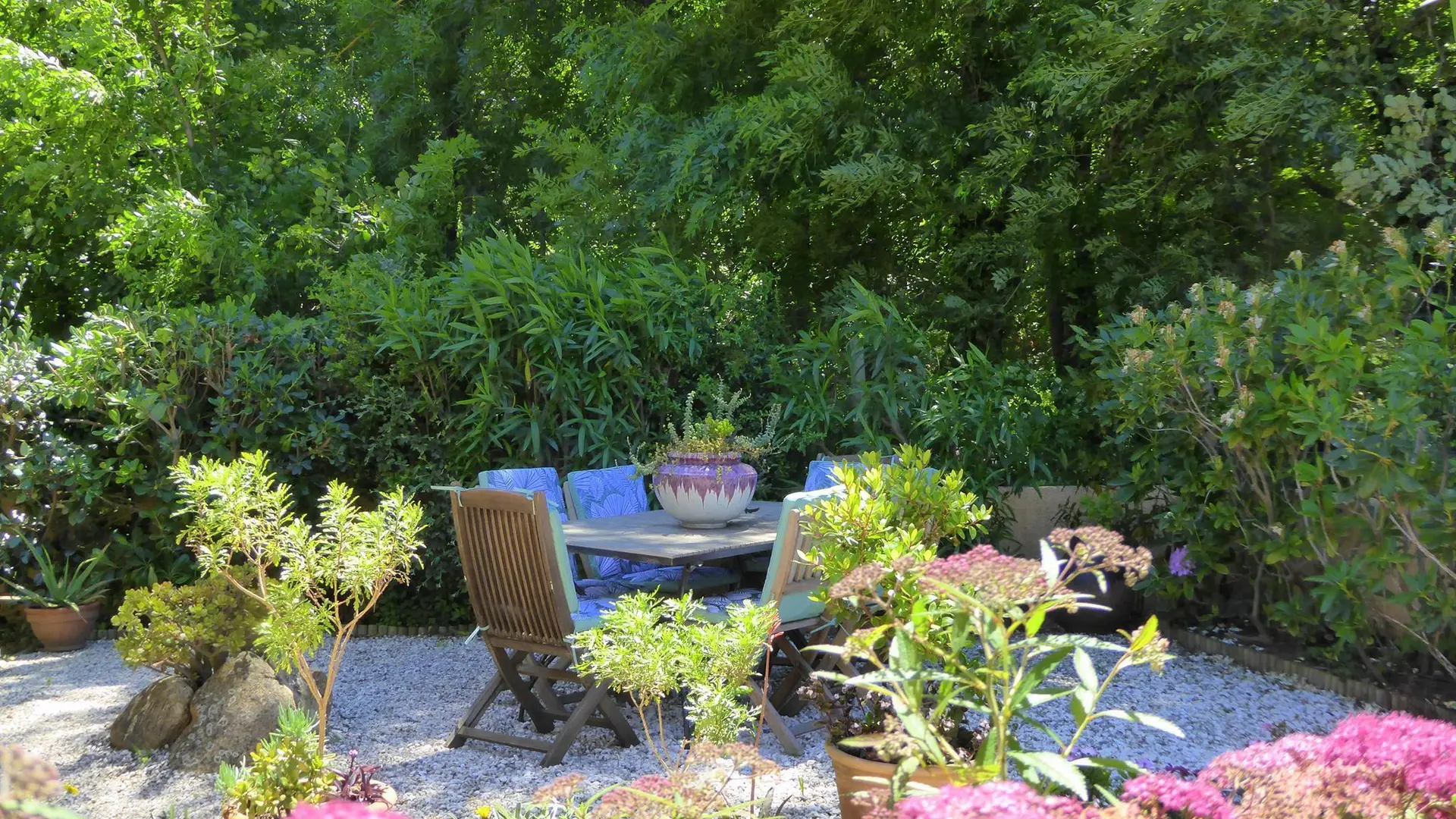 Coin intime dans le jardin orienté sud-ouest_5