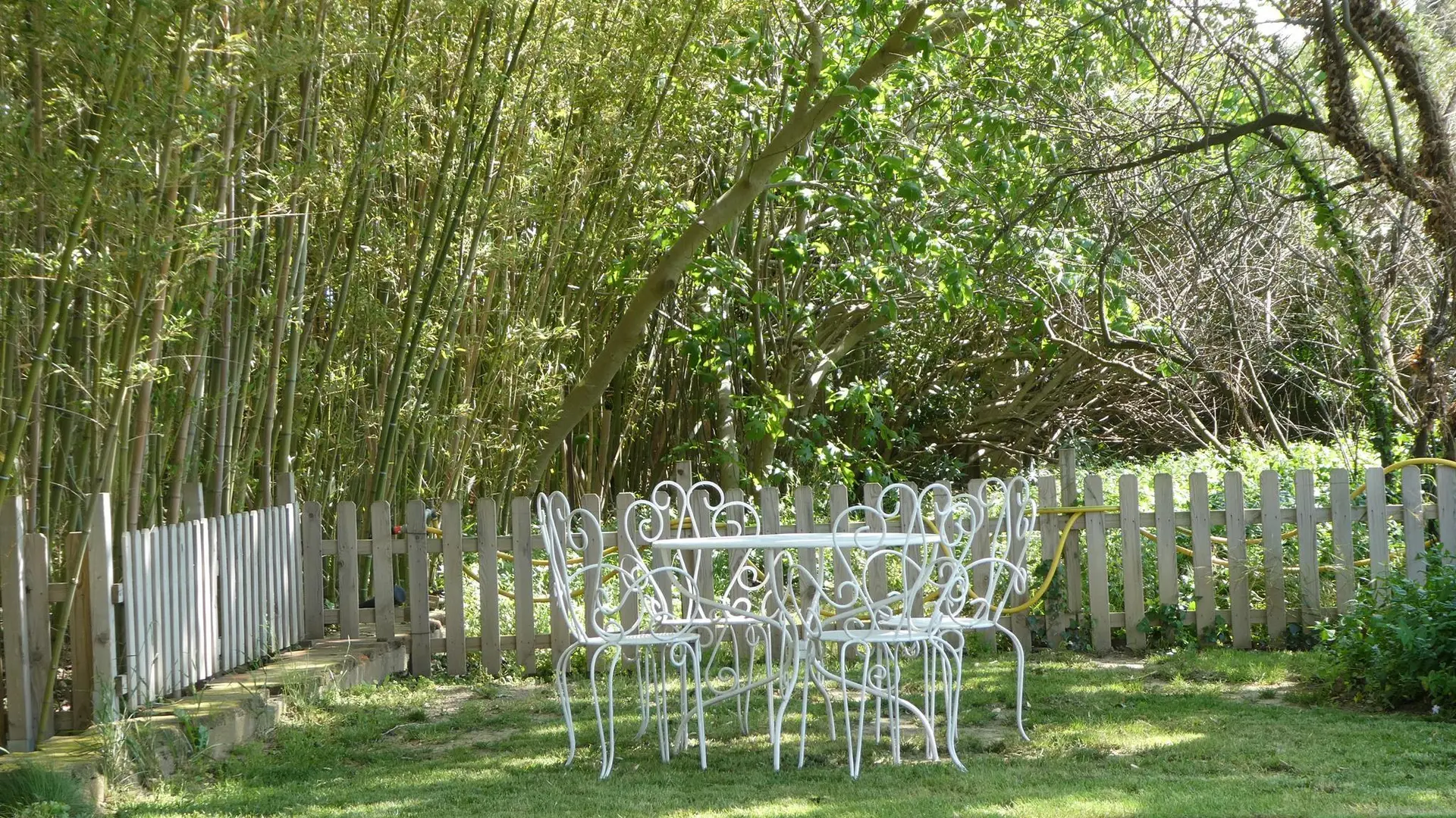 Mas de la Mer St Cyp.  Jardin ouest du Pigeonnier_9