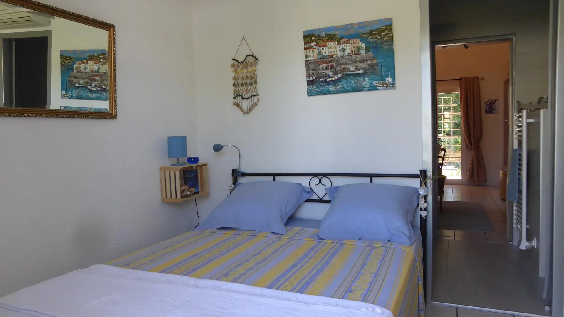 chambre côté jardin, jouxtant salle de bain_17