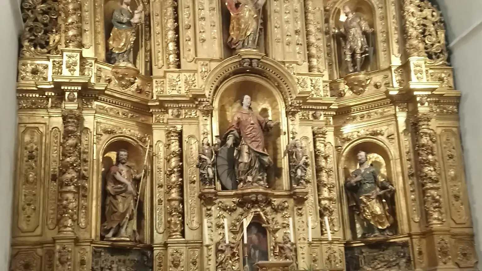 Laroque, église St Felix, retable baroque 1700