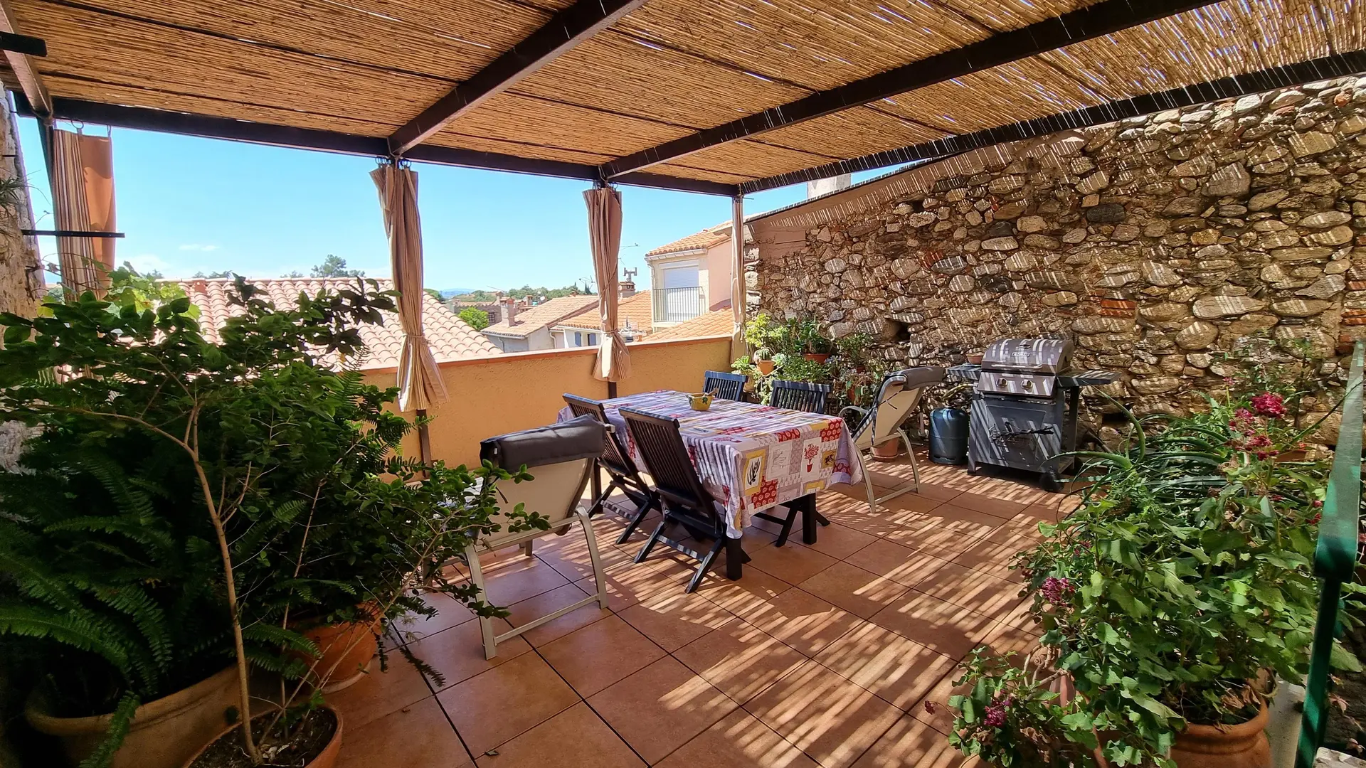 Depuis le salon direction Pic de Bougarach au loin_3