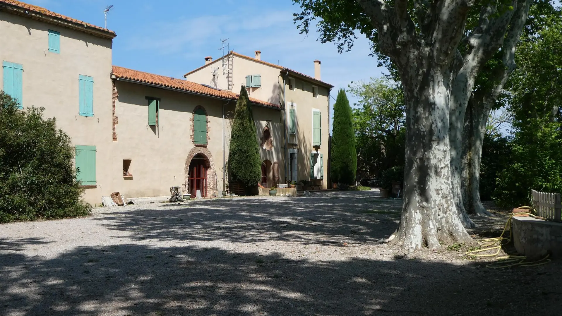 gîte le Pigeonnier vue générale du Mas de la Mer._2