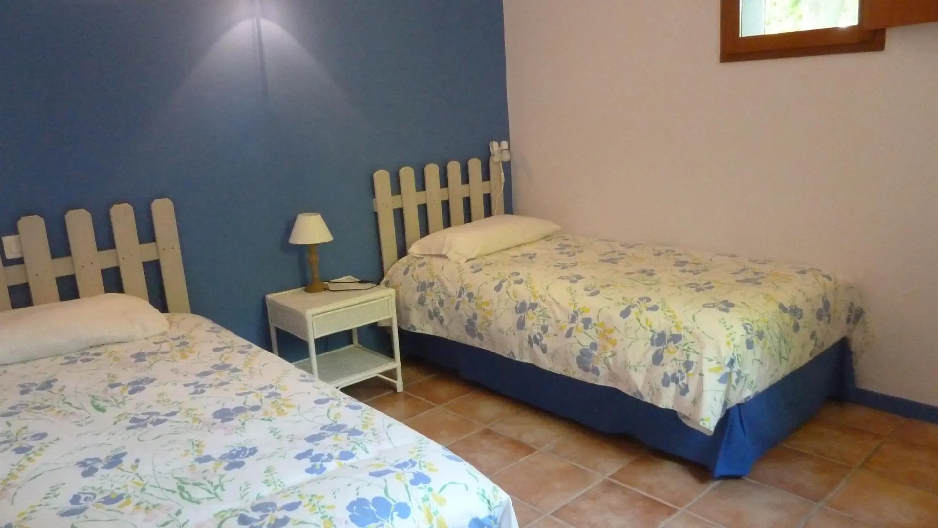 gîte le Pigeonnier à St Cyprien. La chambre bleue_14