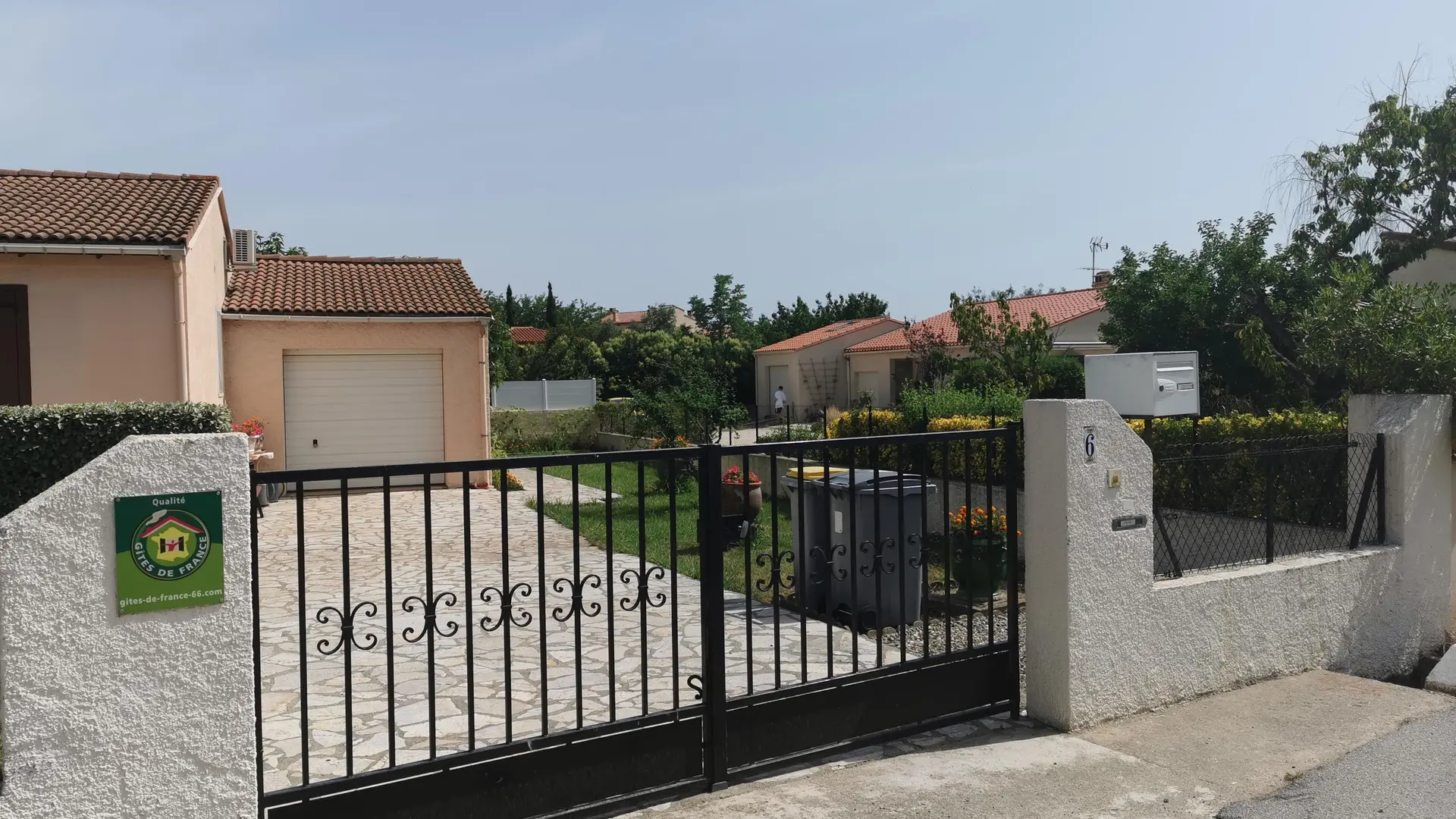 parking privatif devant garage_2