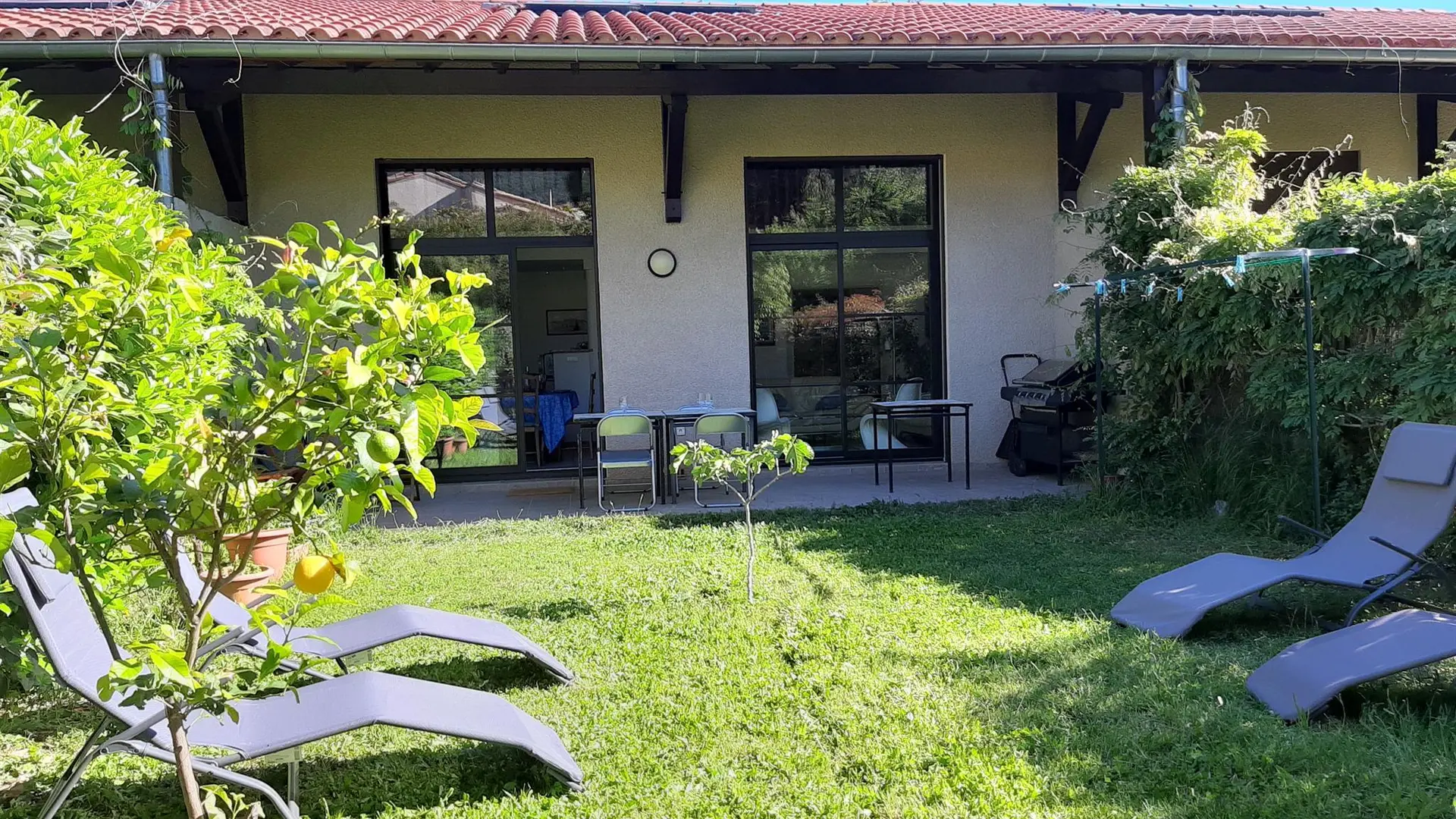 La villa depuis le vieux lavoir