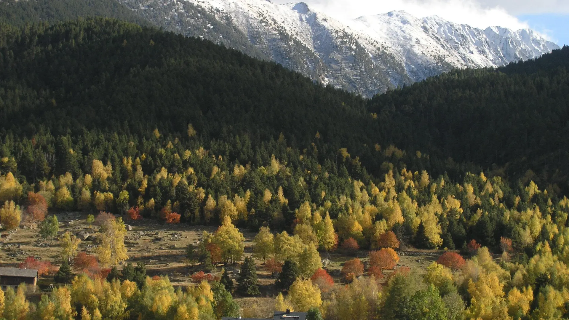 lodge in it's setting_3