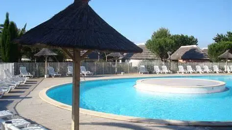 GITEDESDEUXRIVES PISCINE DE LA RESIDENCE_12