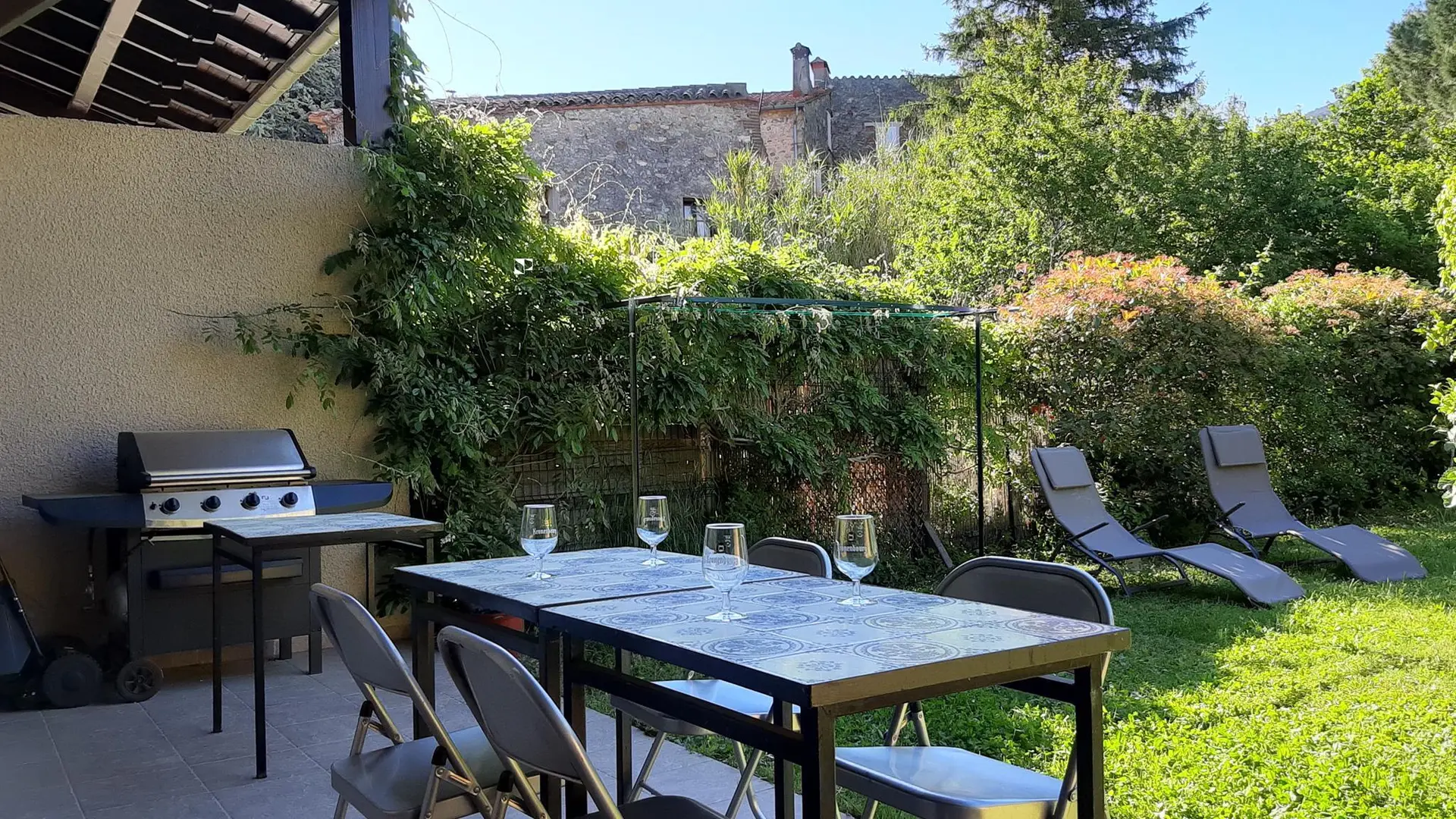 Pergola et barbecue