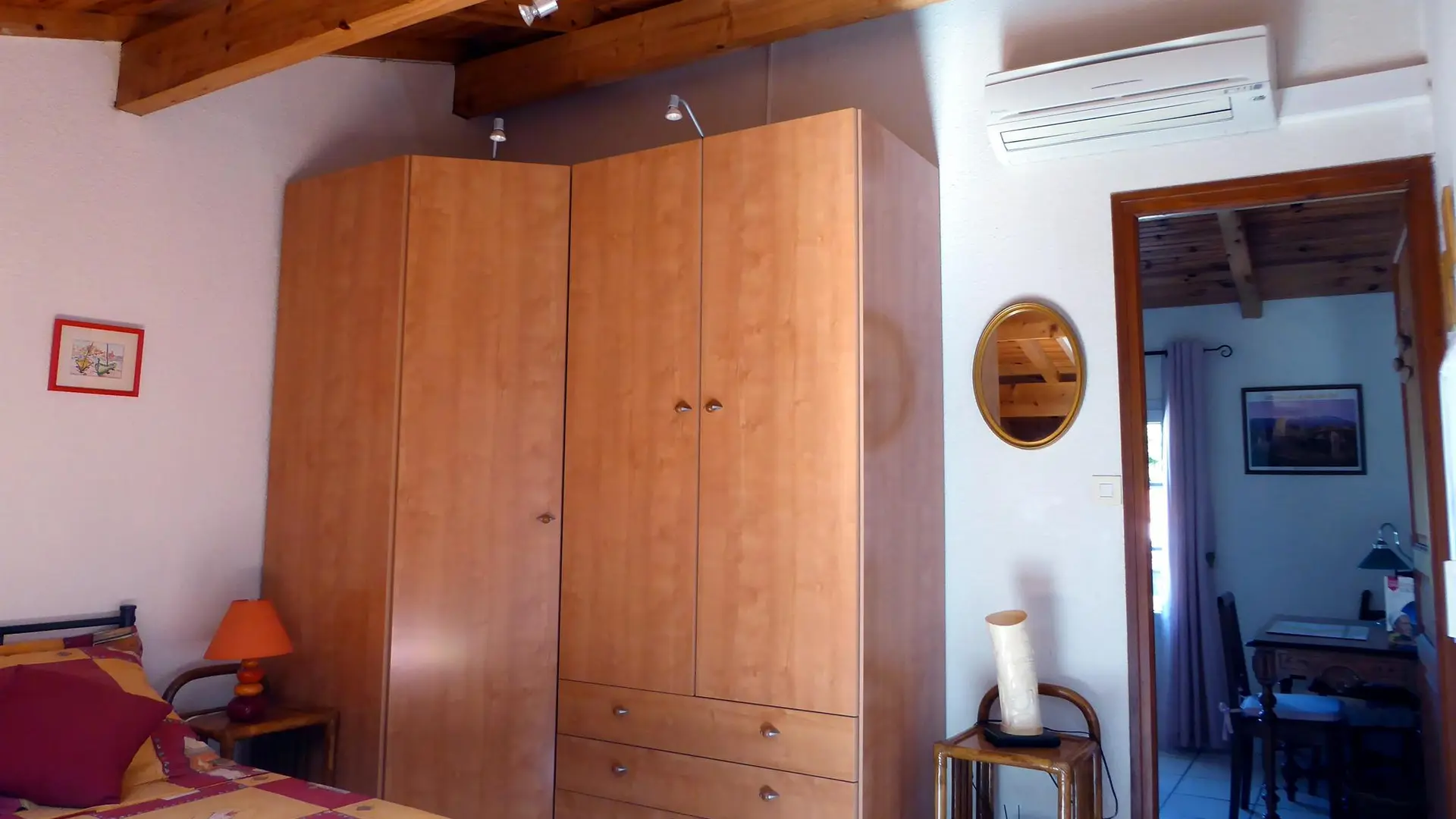 Entrée de la chambre fermée à l'étage_25