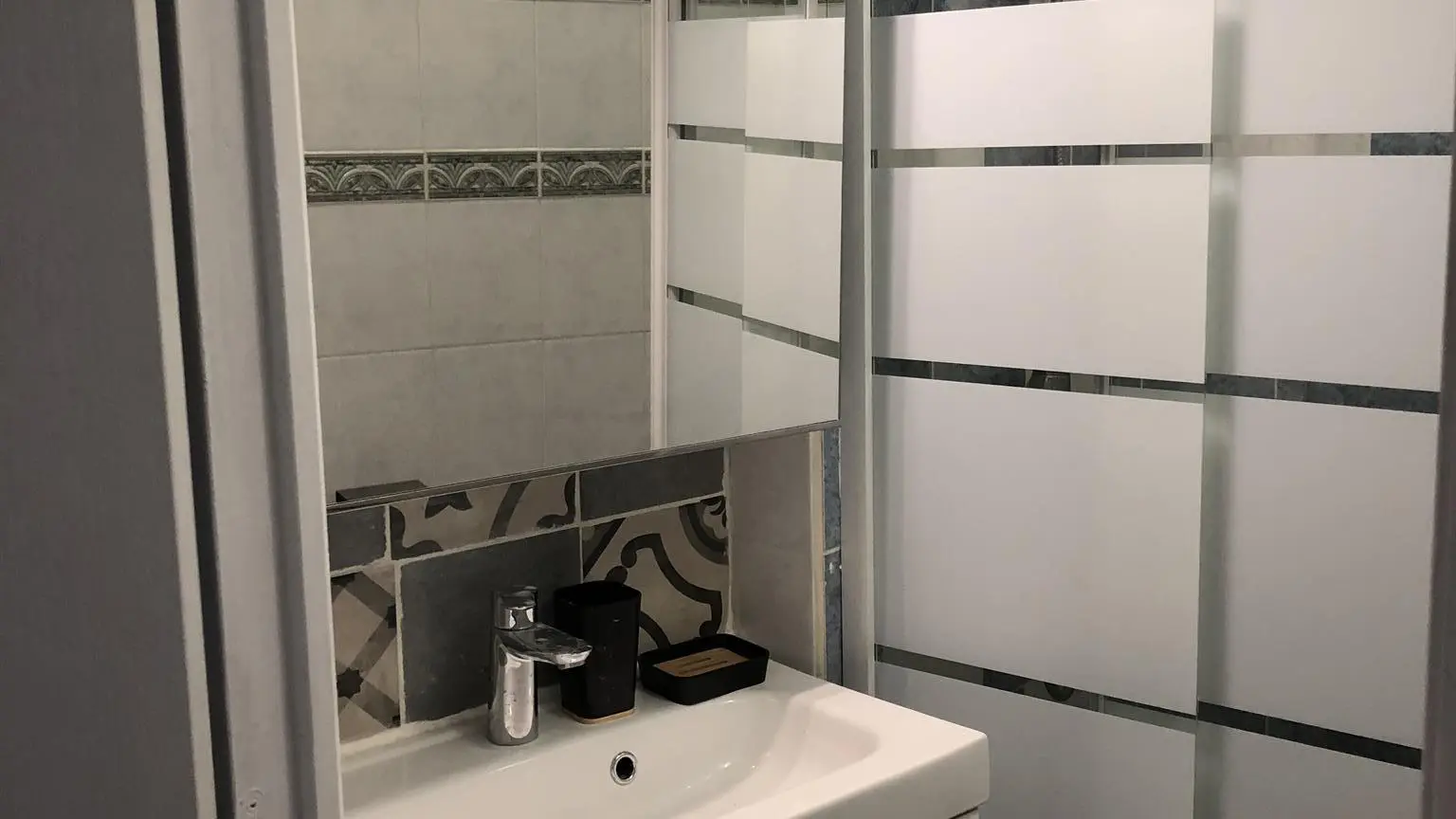 Salle d'eau haut_66G109349_13