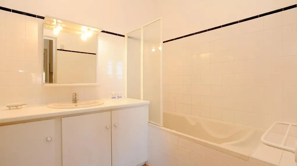 salle de bains dans gîte sud de France_13