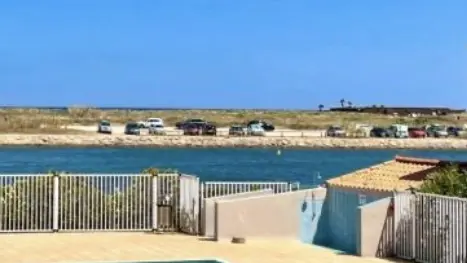 Piscine vue mer, marina