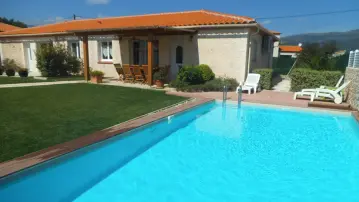 Piscine et gîte