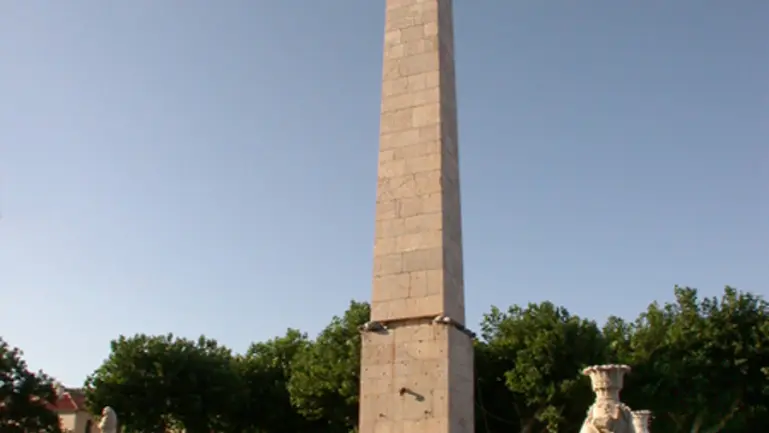 obelisque_port_vendres_2