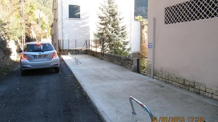 parking entrée maison