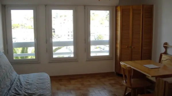 Studio vue direct sur la marina.