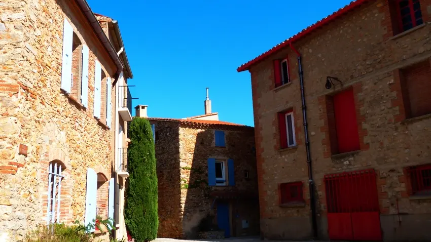 Le village de Sainte-Colombe-de-la-Commanderie_2