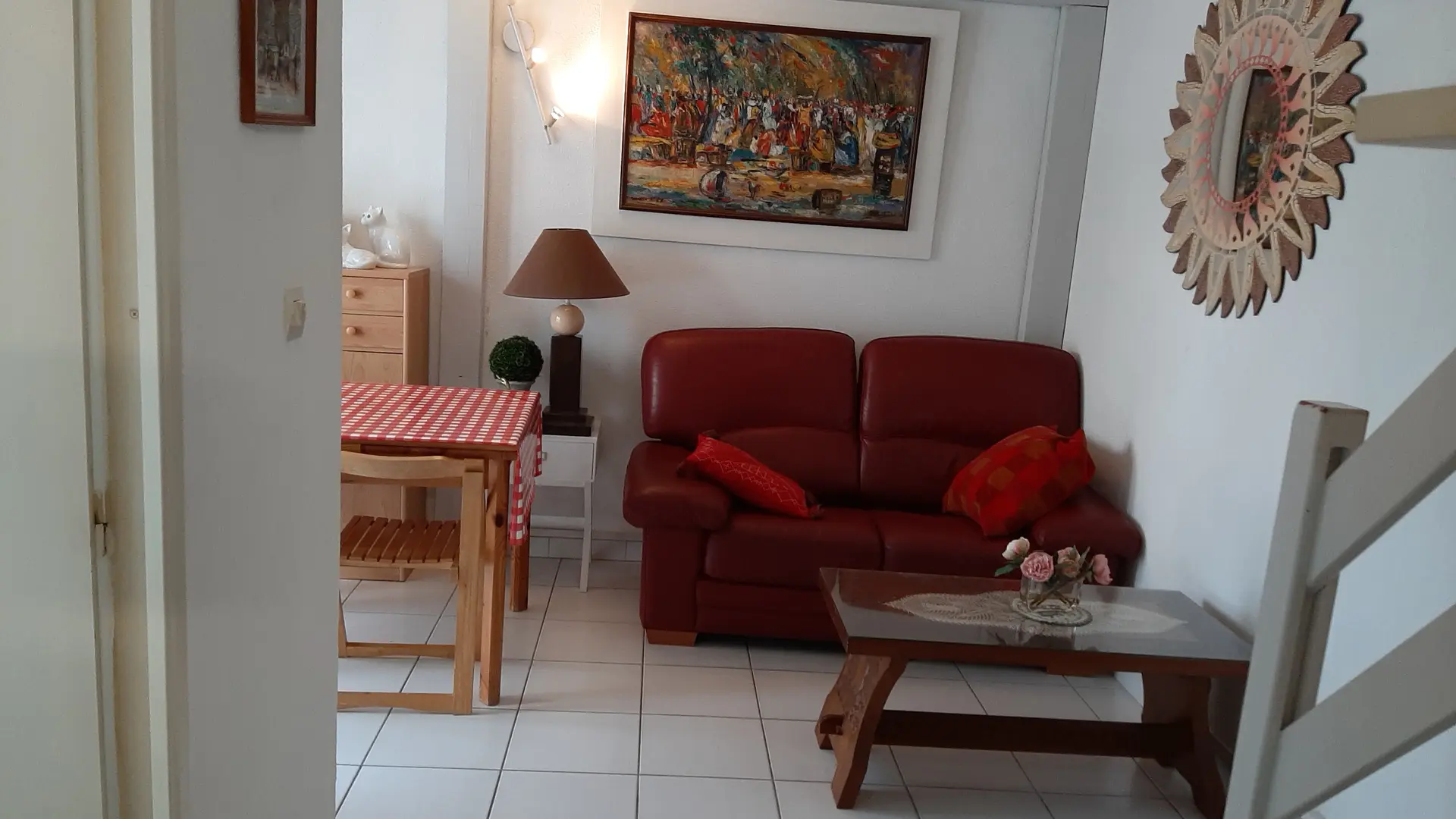 Vue générale du salon