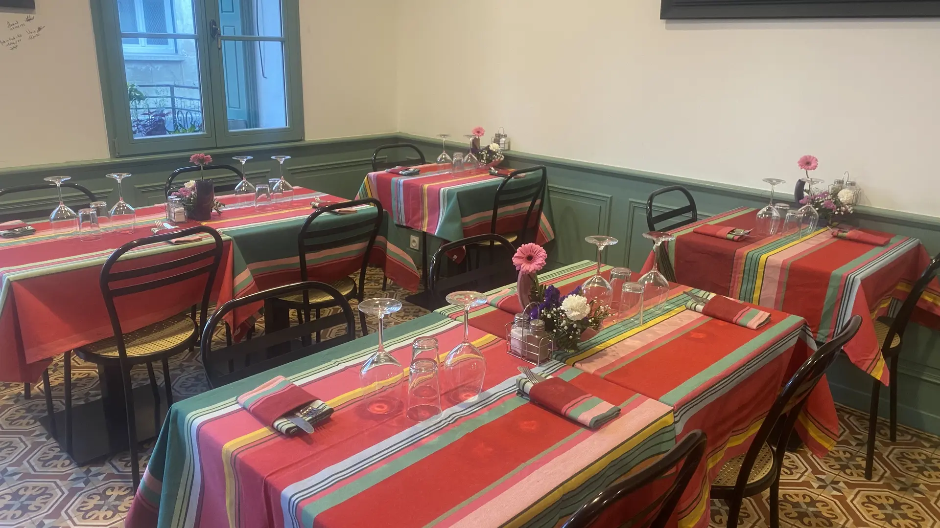 salle bistrot le tech