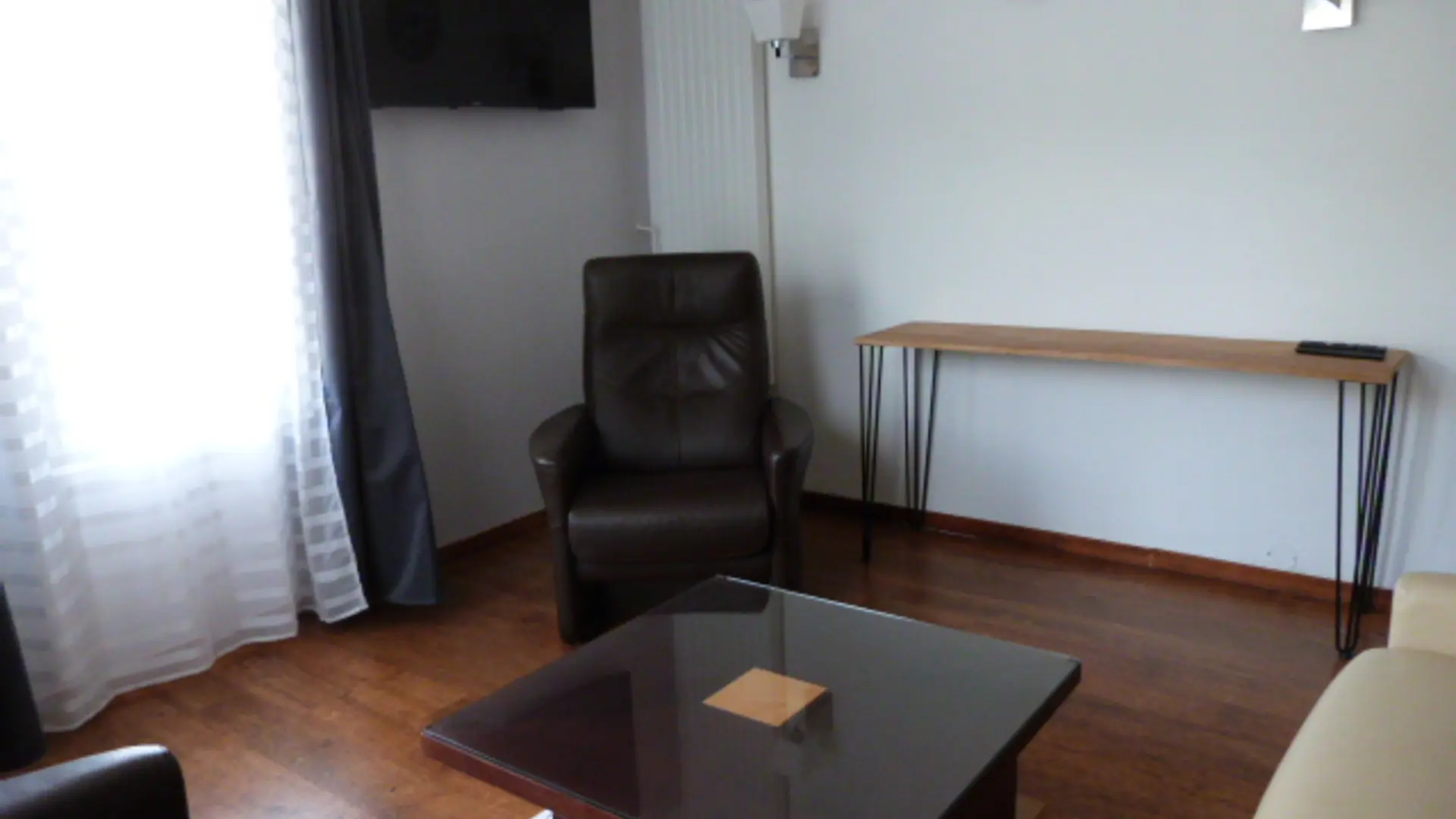 salon, télé et bureau