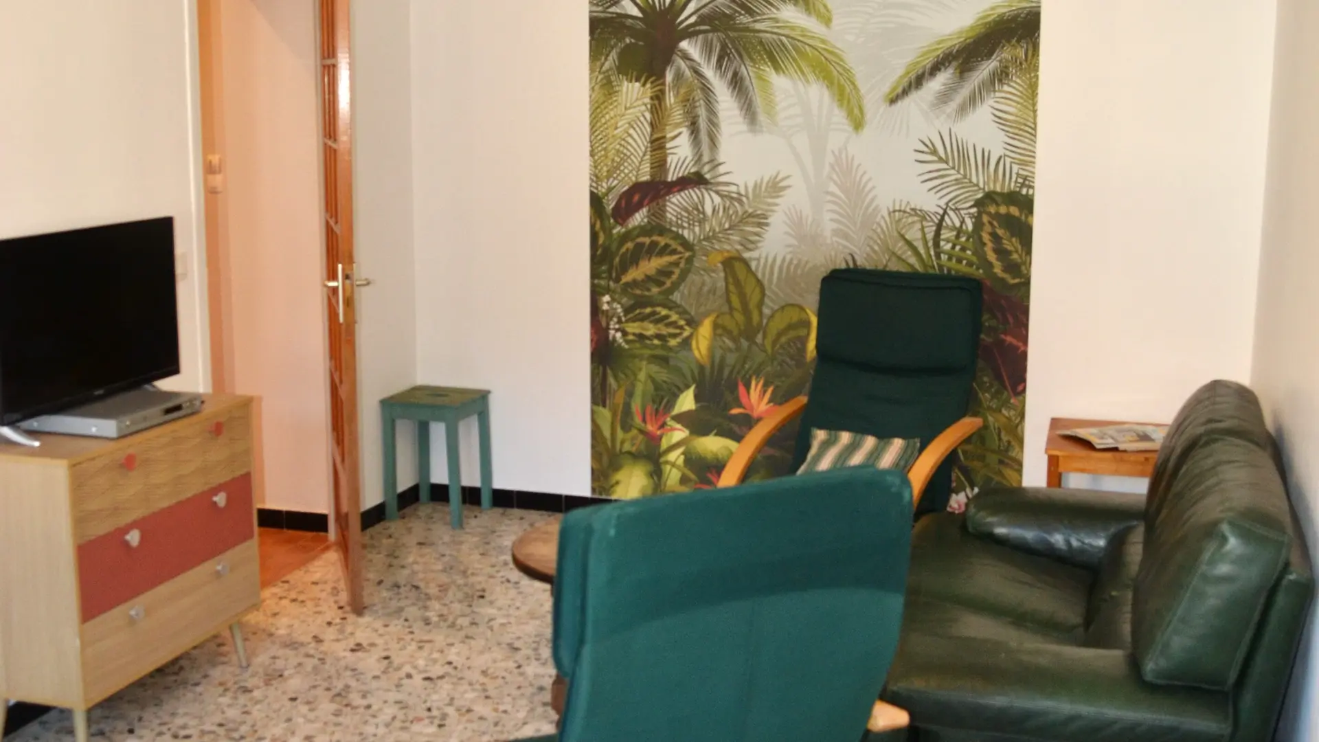 salon_cote_canape_meuble_ille_sur_tet_le_plumier