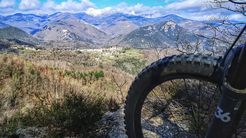 Vue sur le village de Serralongue_1