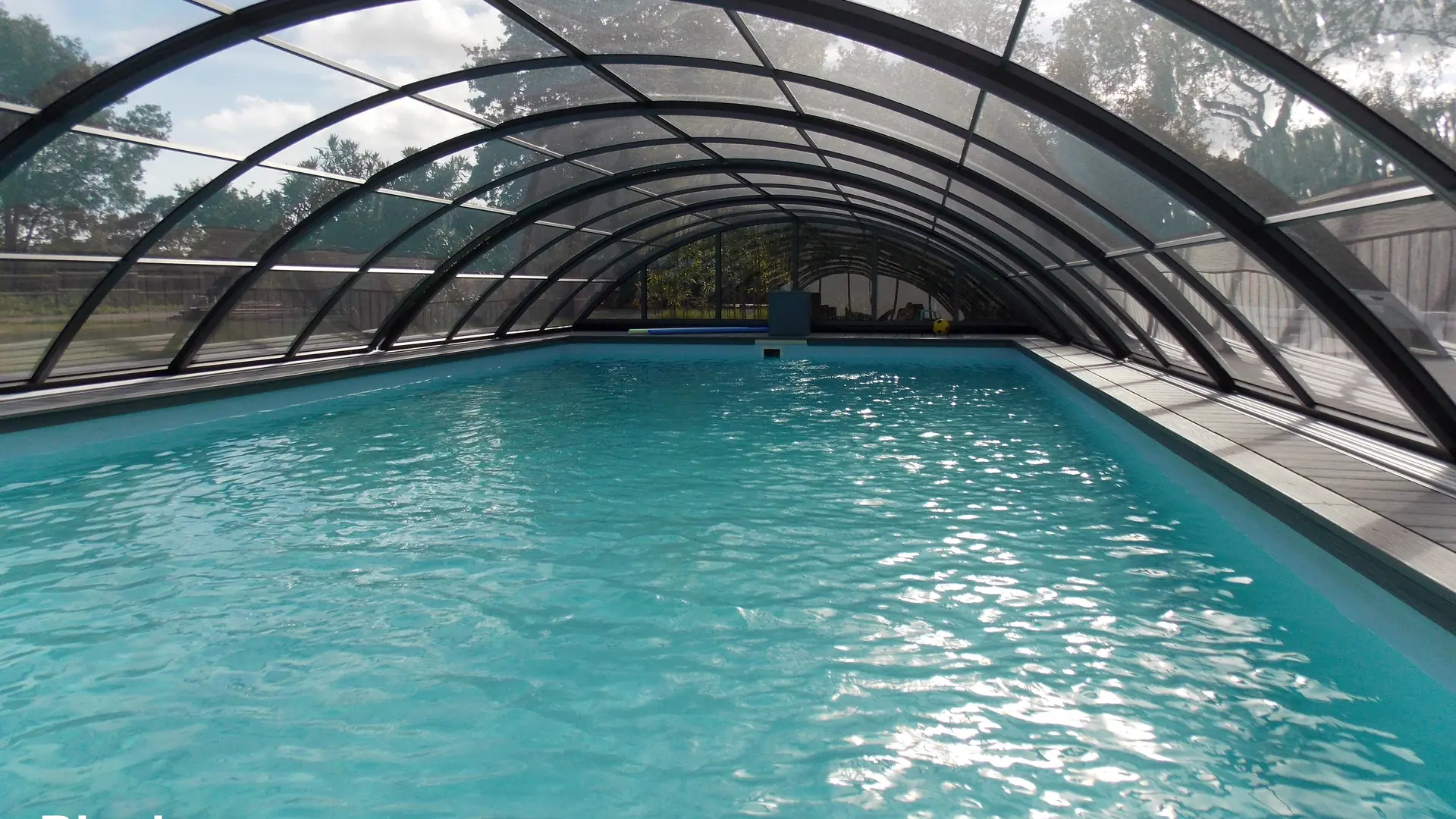 Sous le dome de la piscine