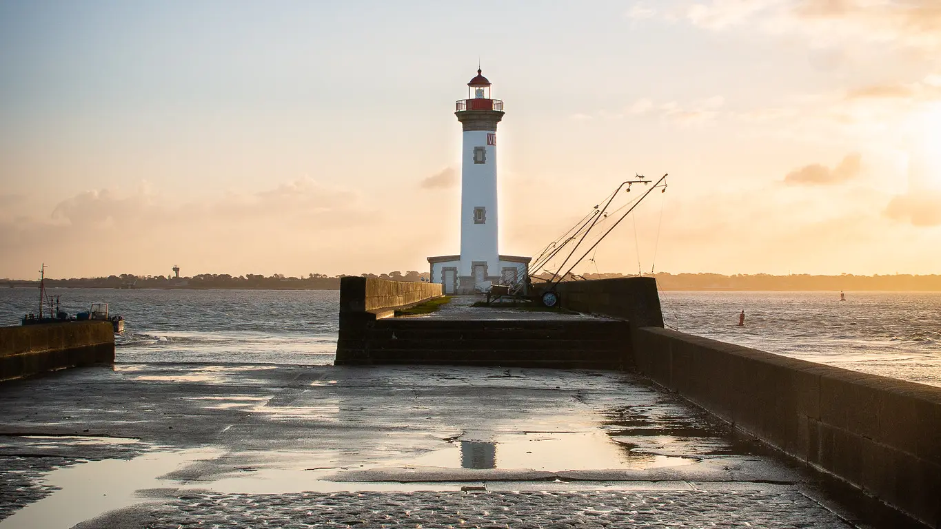 Phare du vieux Môle à Saint-Nazaire