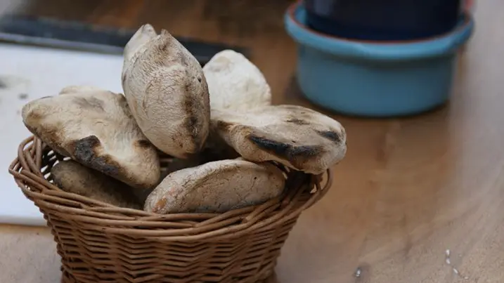 Petits pains cuits au feu de bois