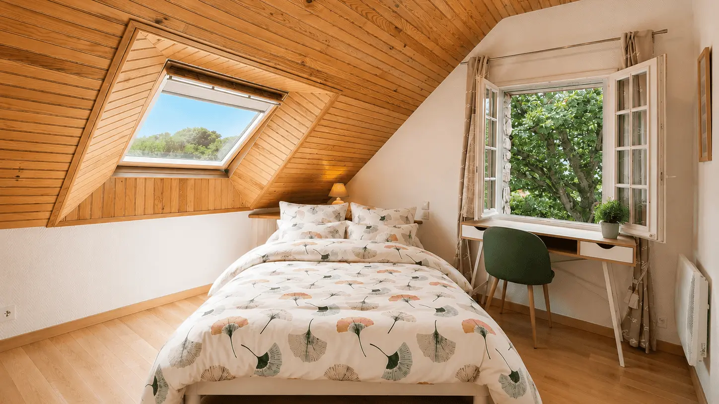 444308 - Chambre à l'étage avec son bureau
