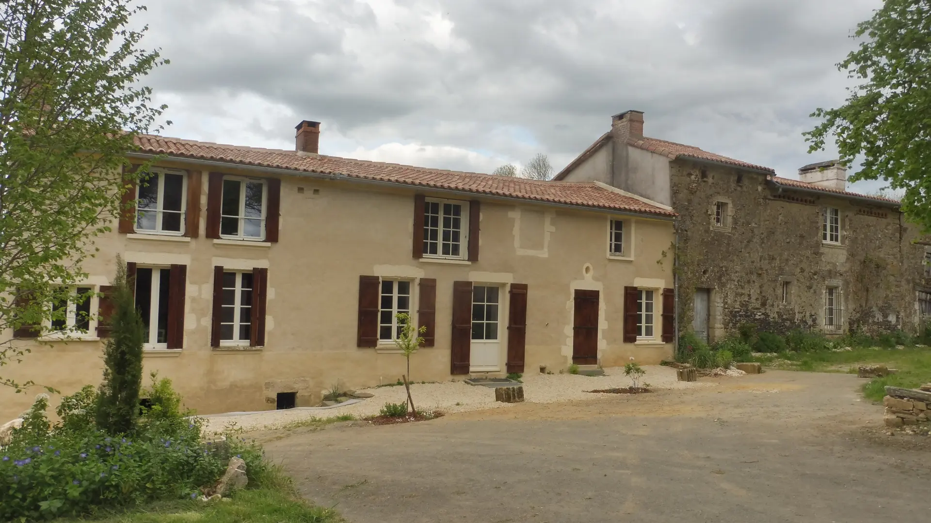 381850 - Façade avant
