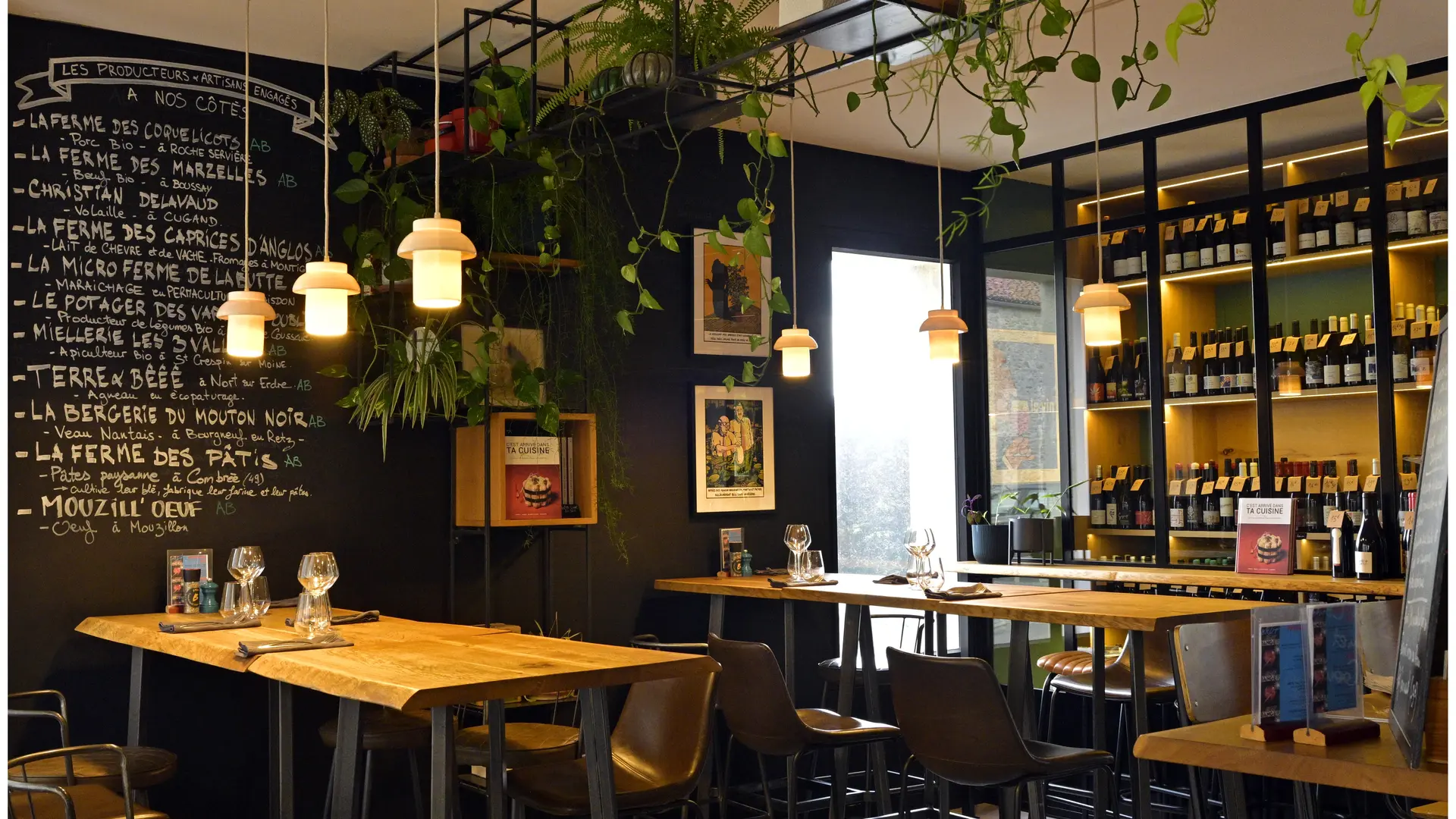 SALLE DE BAR