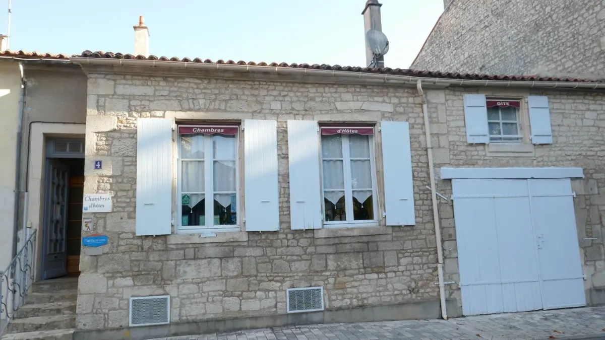 134907 - Bâtisse de caractère - côté rue