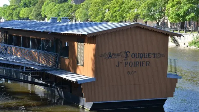 Le bateau lavoir Saint-Julien Laval