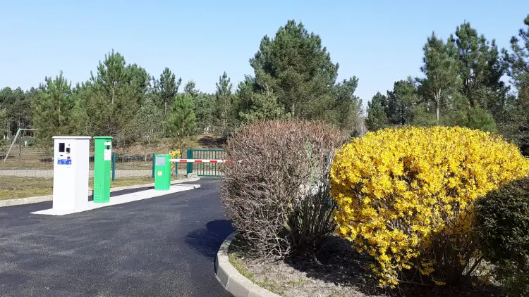 Aire CAMPING-CAR PARK de Montfort-le-Gesnois, Les Sittelles