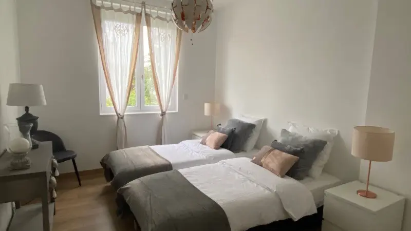 241257 - CHAMBRE 2