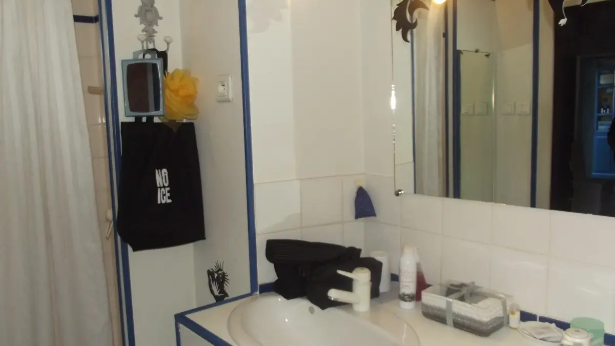 134900 - Salle d'eau attenant à la chambre Neptune avec wc