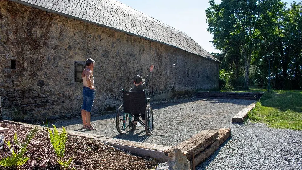 Terrain de pétanque accessible PMR