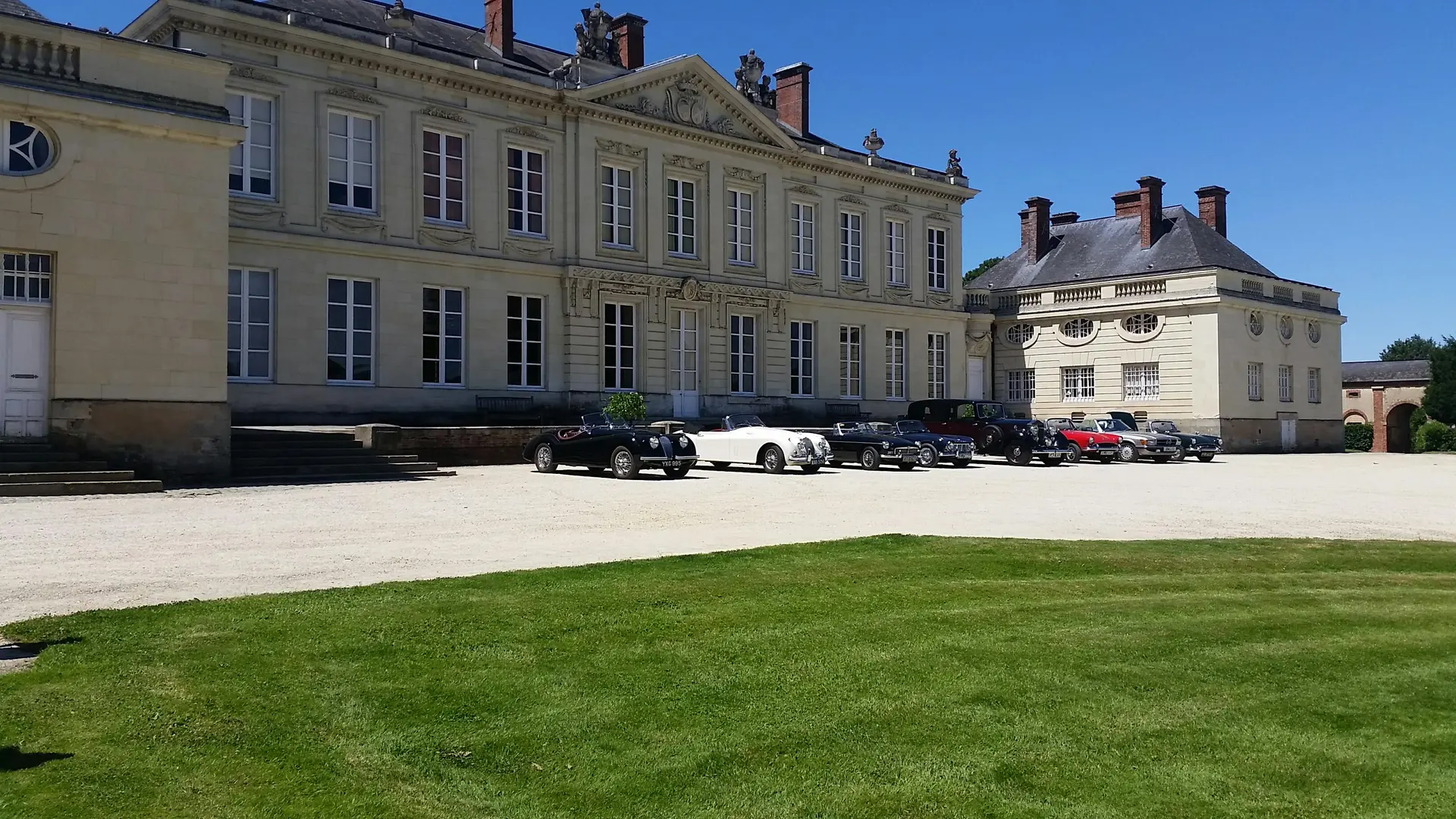 VISITE D'UN CLUB automobile