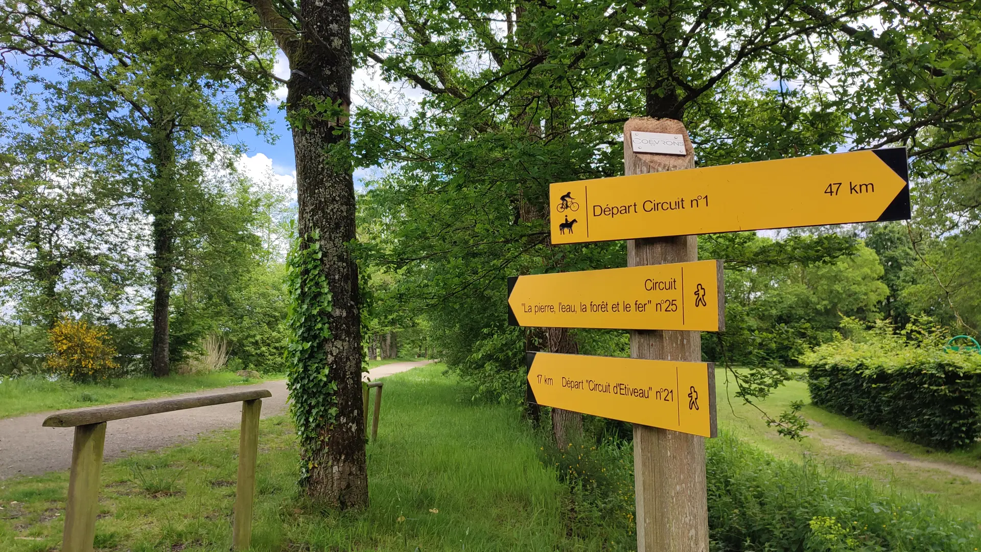 Randonnées au Gué de Selle à Mézangers dans les Coëvrons en Mayenne