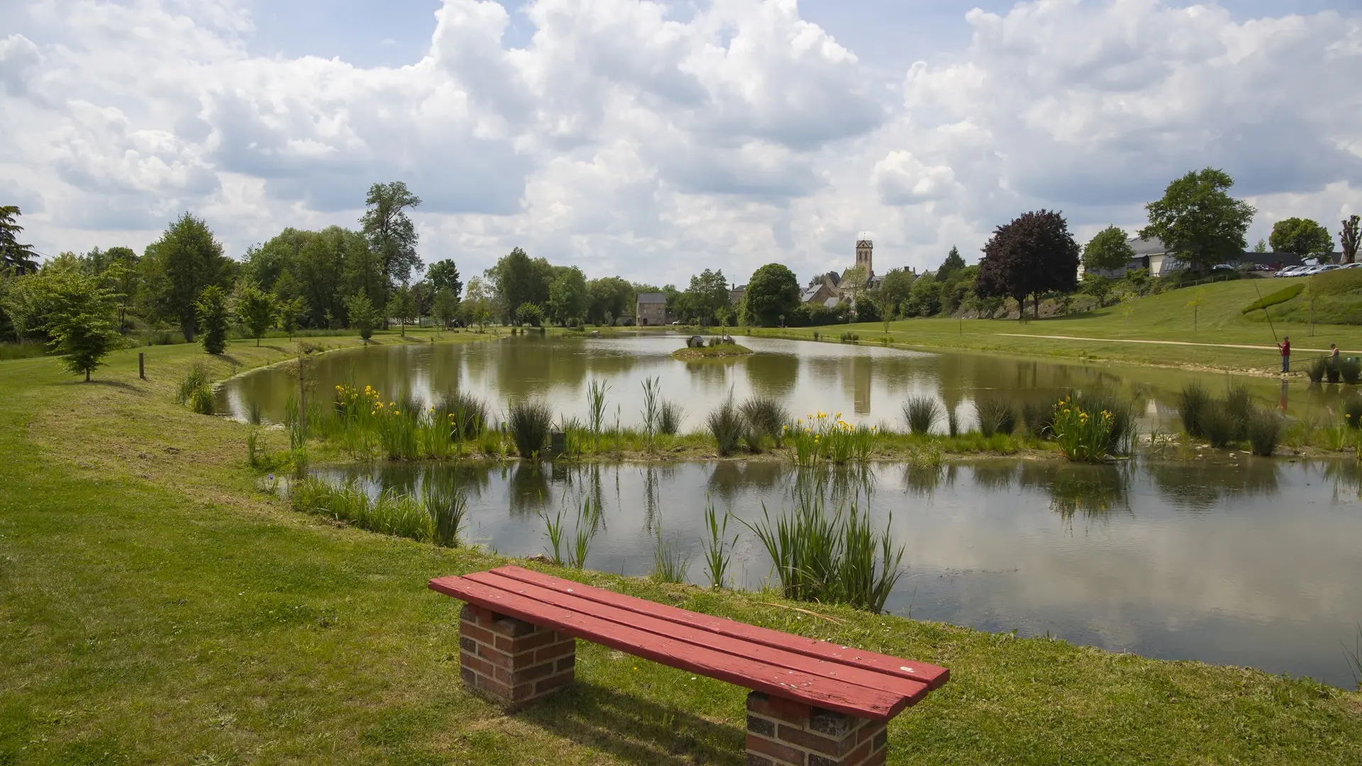 Plan d'eau de Neau en Mayenne