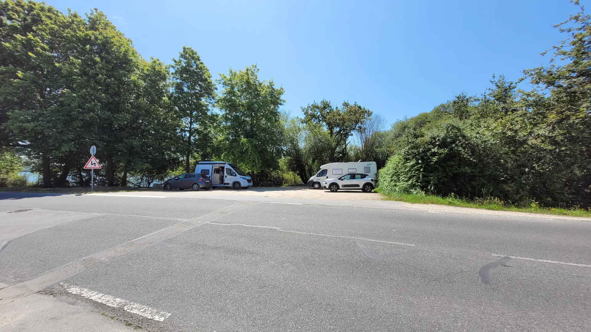 AIRE DE STATIONNEMENT BOIS JOALLAND