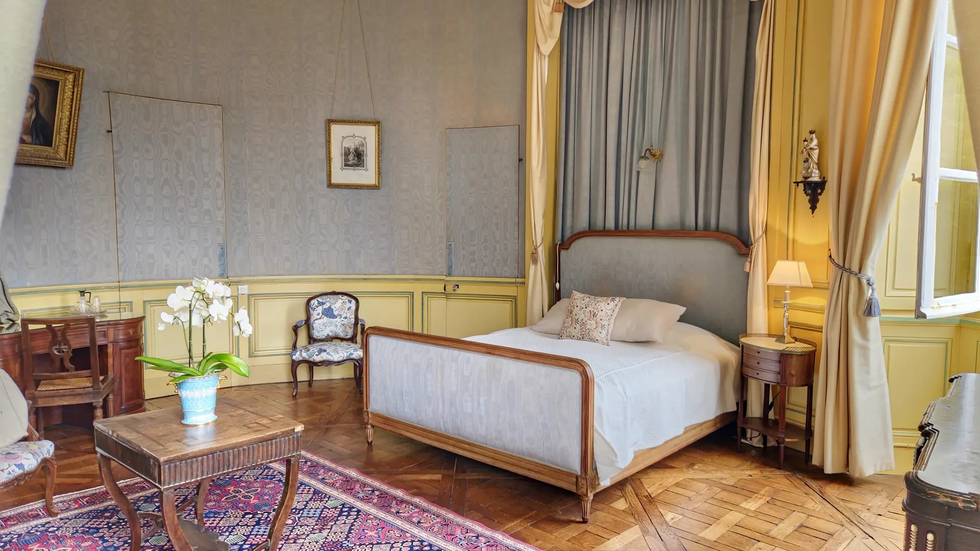 CHAMBRE OVALE