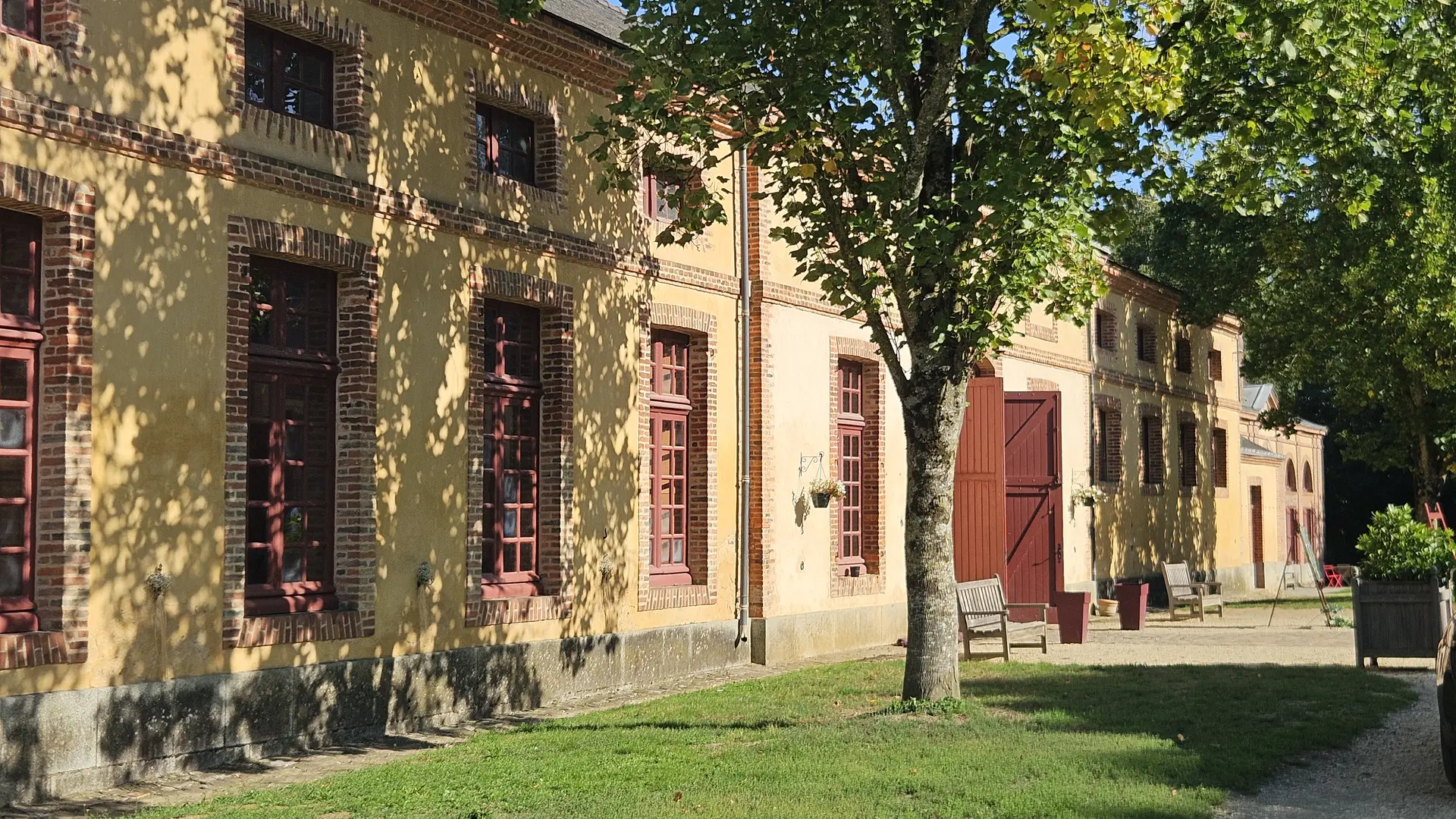 Les grandes écuries du château de Craon